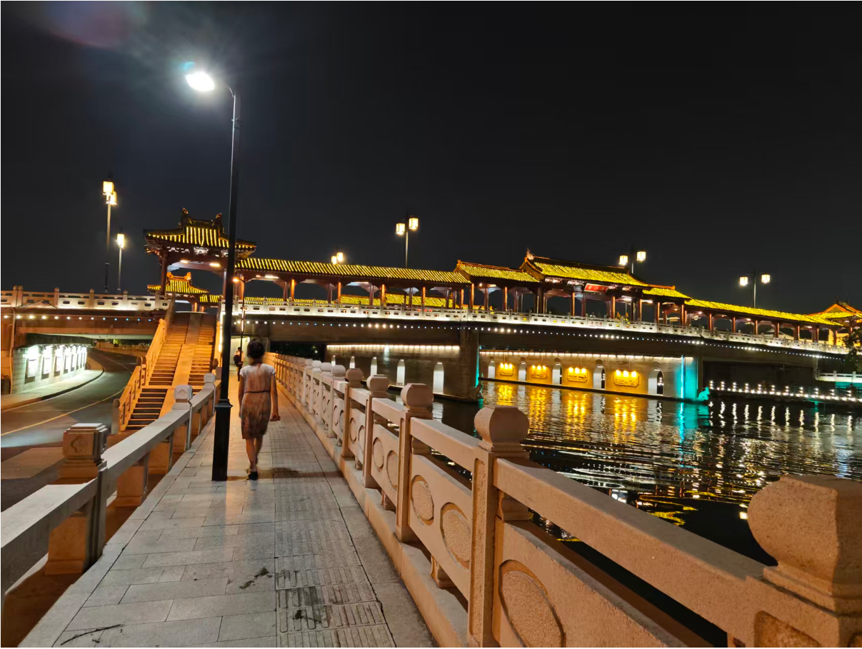 前面的桥是平门桥